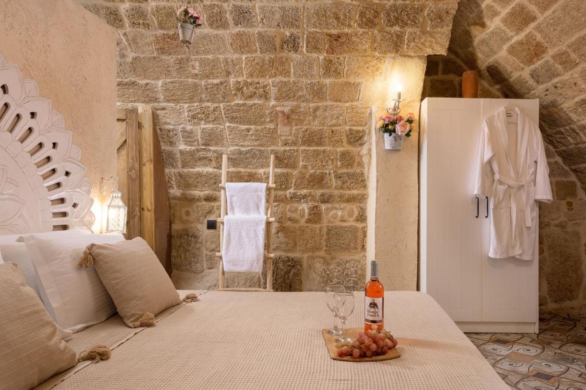 Stone Cave Suite - Housity