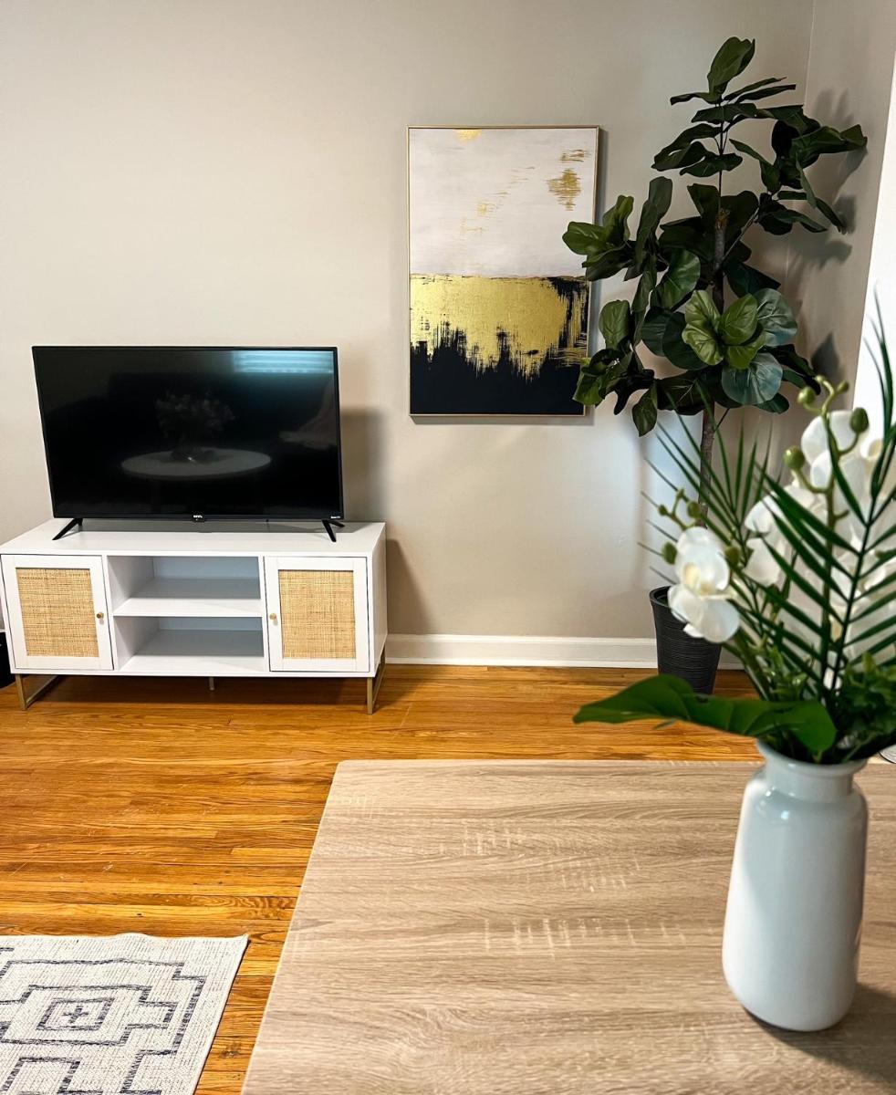 Centrally Located Cozy 1 Bedroom Apartment - Housity