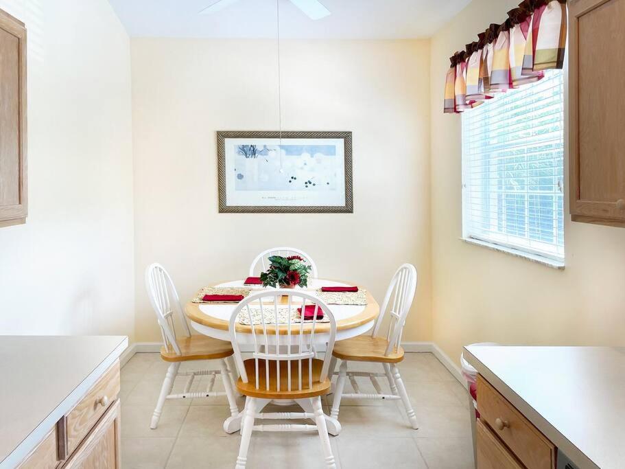 PGA/Spacious 3 BR with lake view - Housity