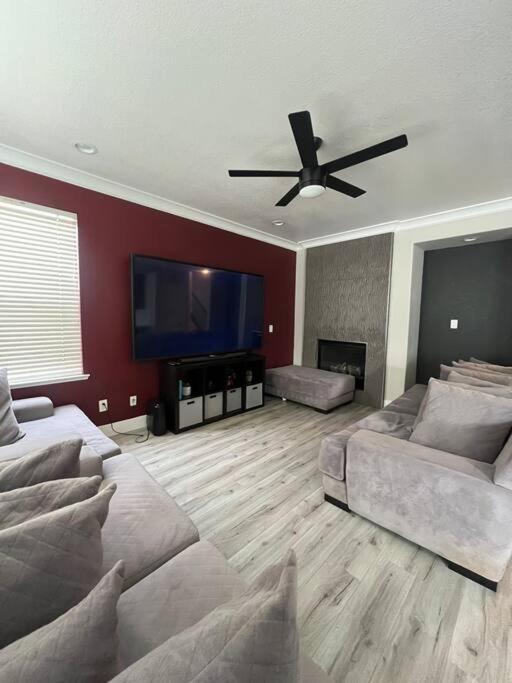 Cozy and Convenient Home w/ Private Pool in California! - Housity