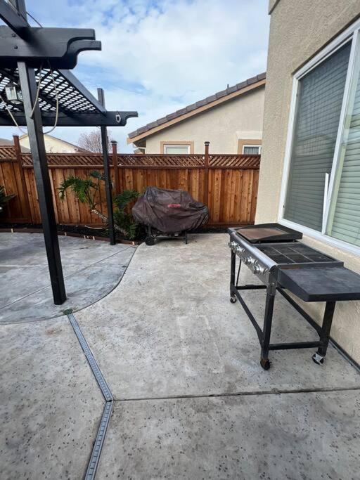 Cozy and Convenient Home w/ Private Pool in California! - Housity