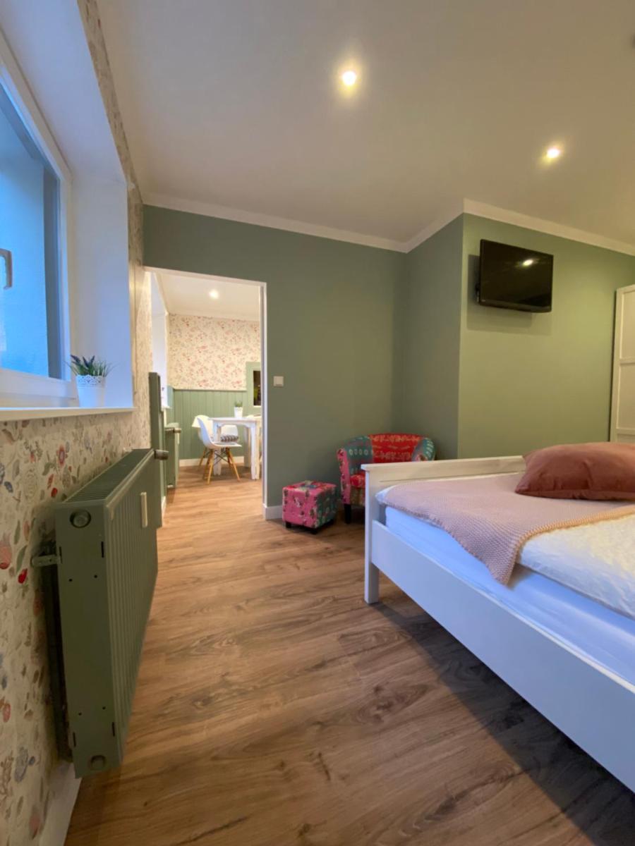 Bed n Riesling - Housity