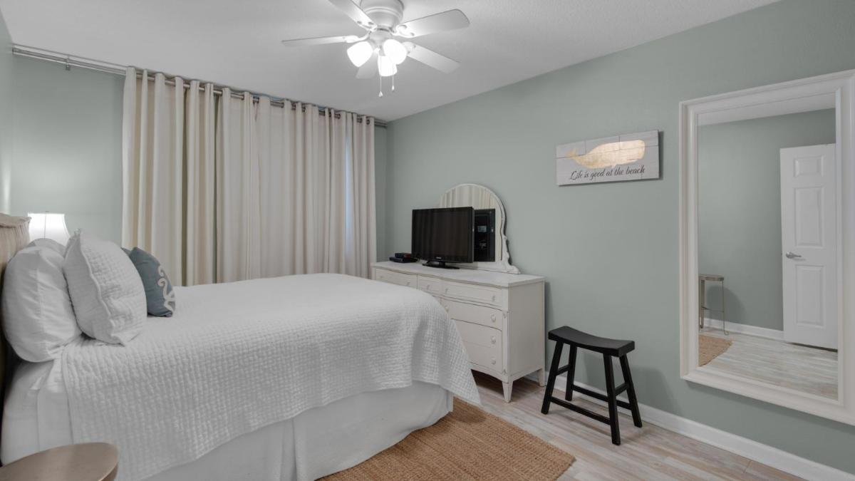 Mistral 1 Bare Feet Retreat - Housity