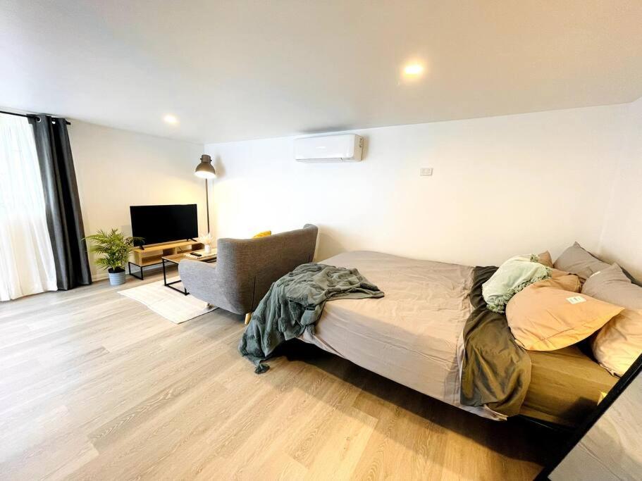 Newly Renovated Contemporary Private Studio near Hobart CBD and Airport - Housity