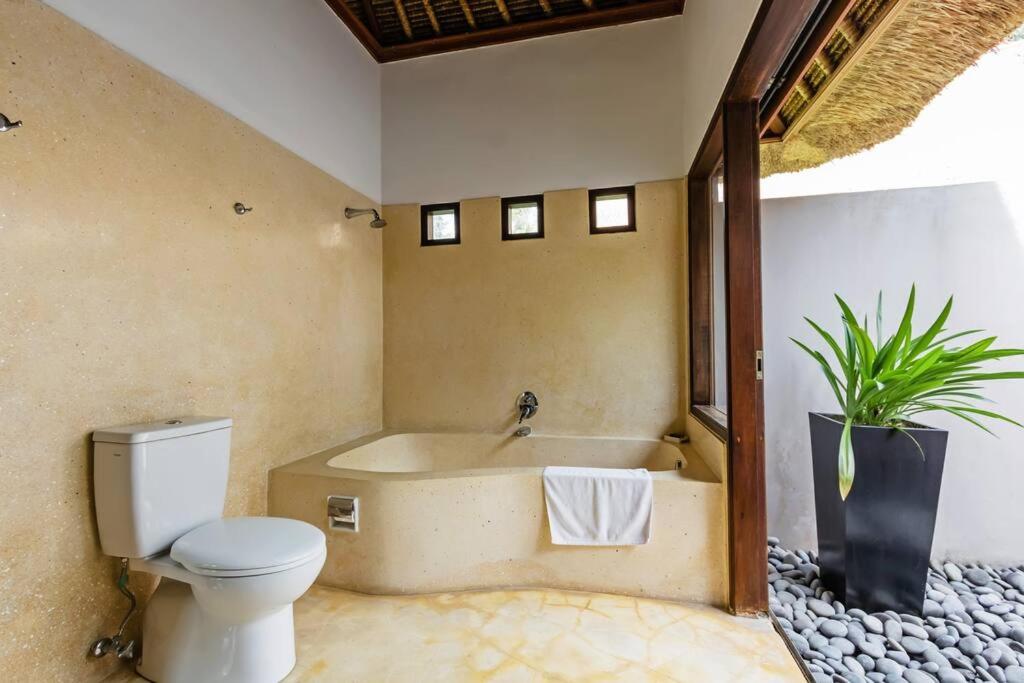 Villa Sasoon 4, 100 mt to Beach - Housity