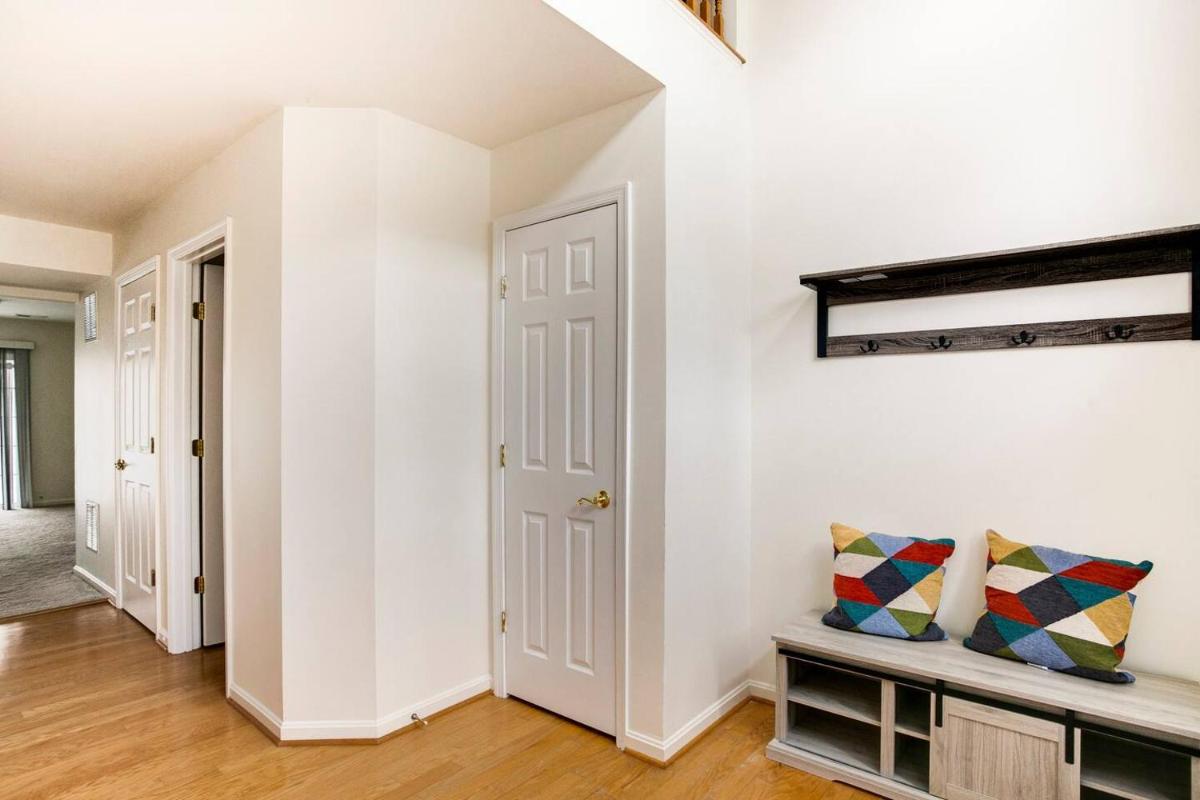 Beautiful Townhome - Housity