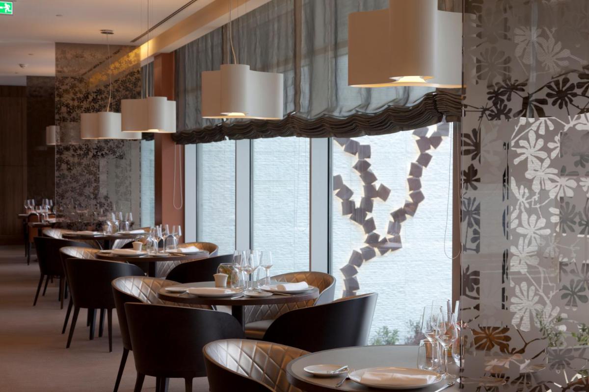 Um restaurante ou outro lugar para comer em EPIC SANA Lisboa Hotel