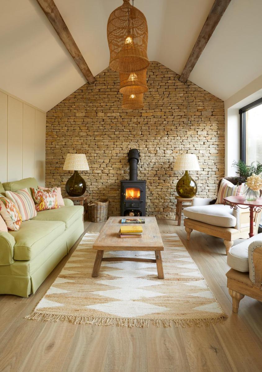 The Kingham Plough - Housity