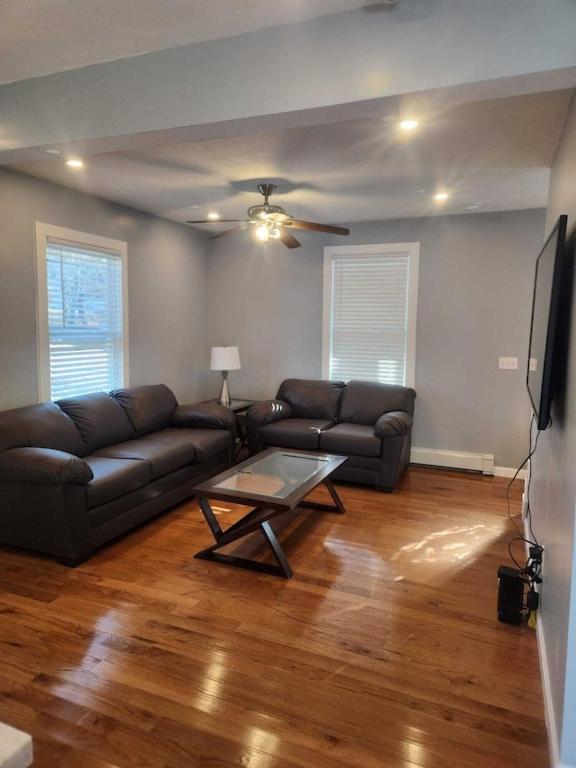 Newly updated 3 bedrooms luxury house - Housity