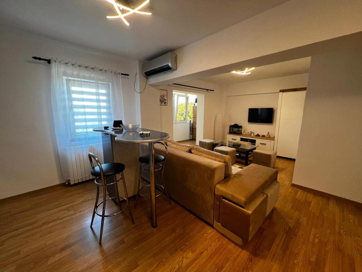 Delphinarium beach - Housity