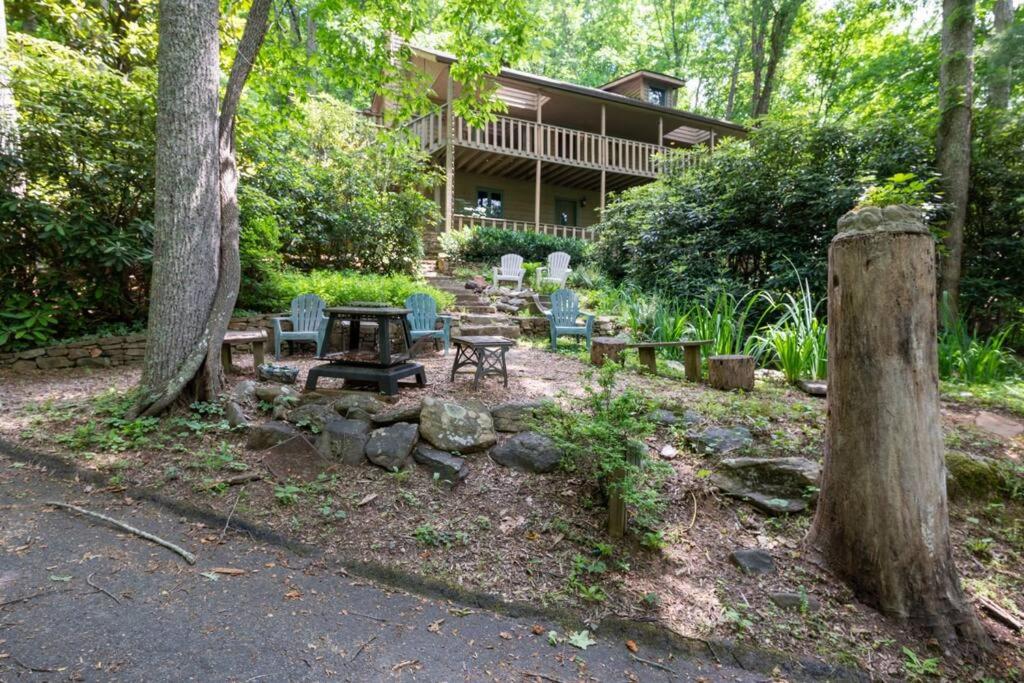Private 4BR w/ patio & hot tub - Housity
