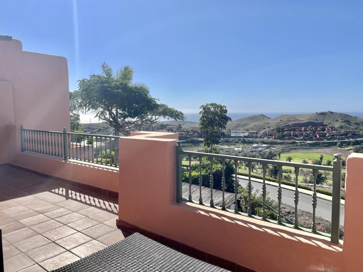 Suitetrails - HomeForGuest Villa 10 in Salobre Golf with great views to the golf course