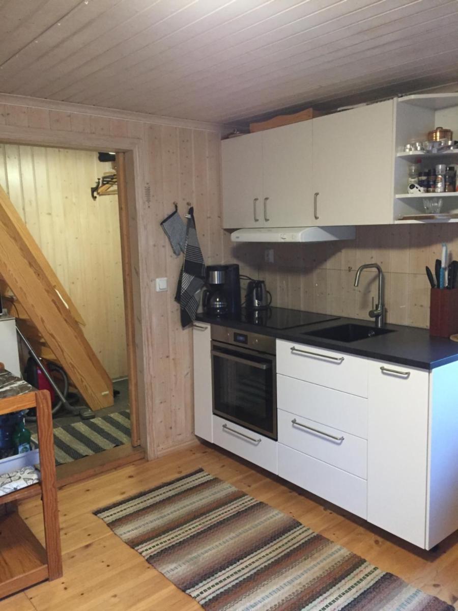 Stuga vid viltåker nära norska gränsen - Housity