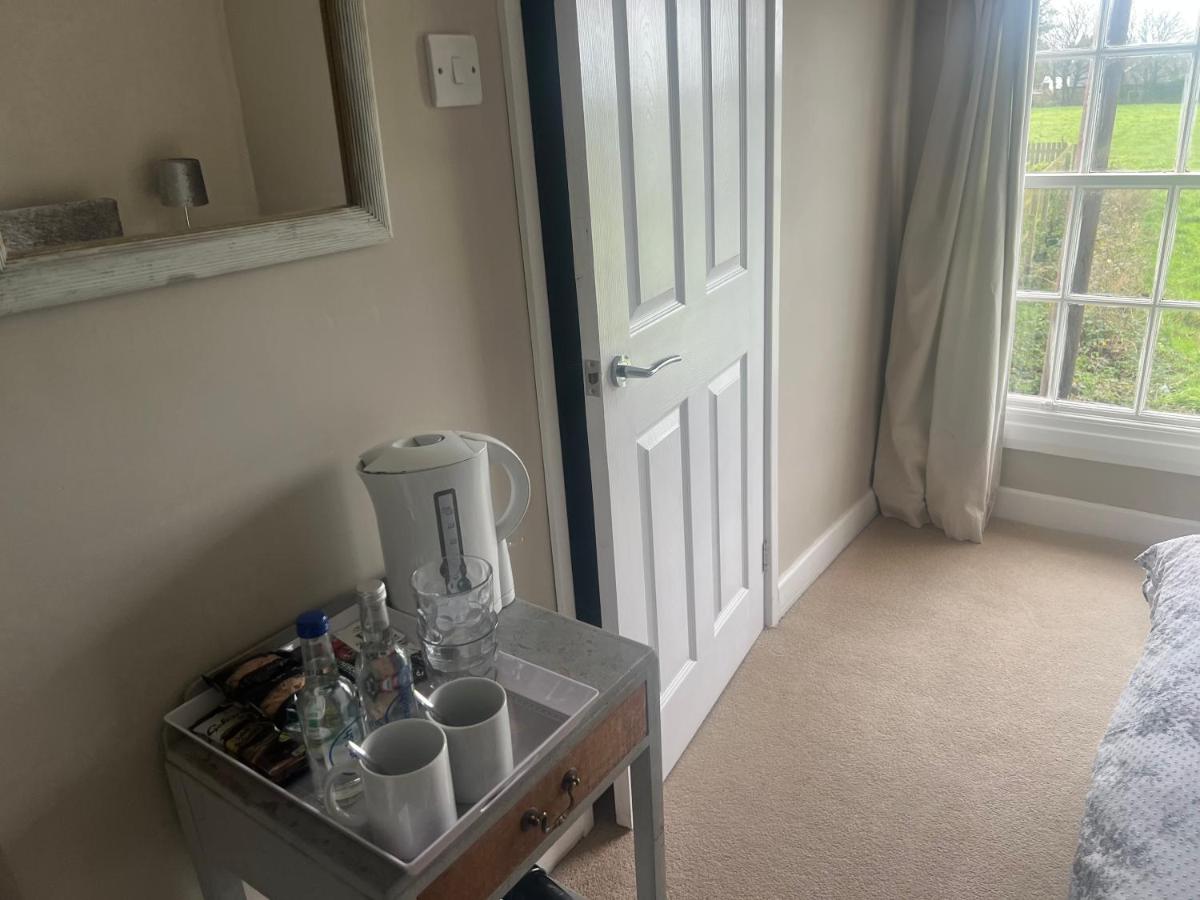 Coach and Horses INN - Housity