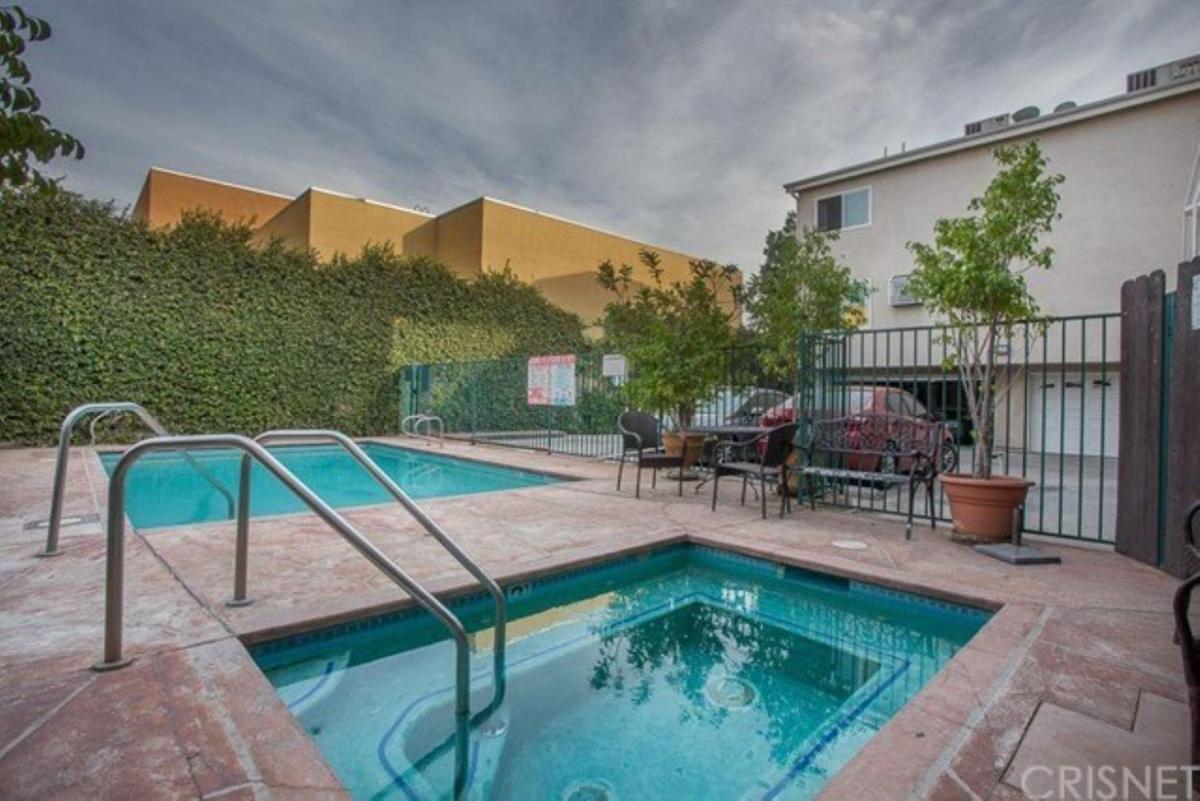Suitetrails - One Bedroom in Shared Townhouse with Pool