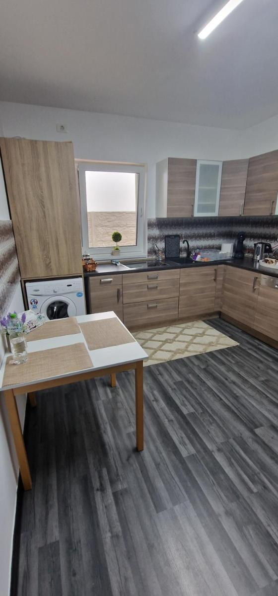 APARTAMENT 2 CAMERE langa Aeroport - Housity