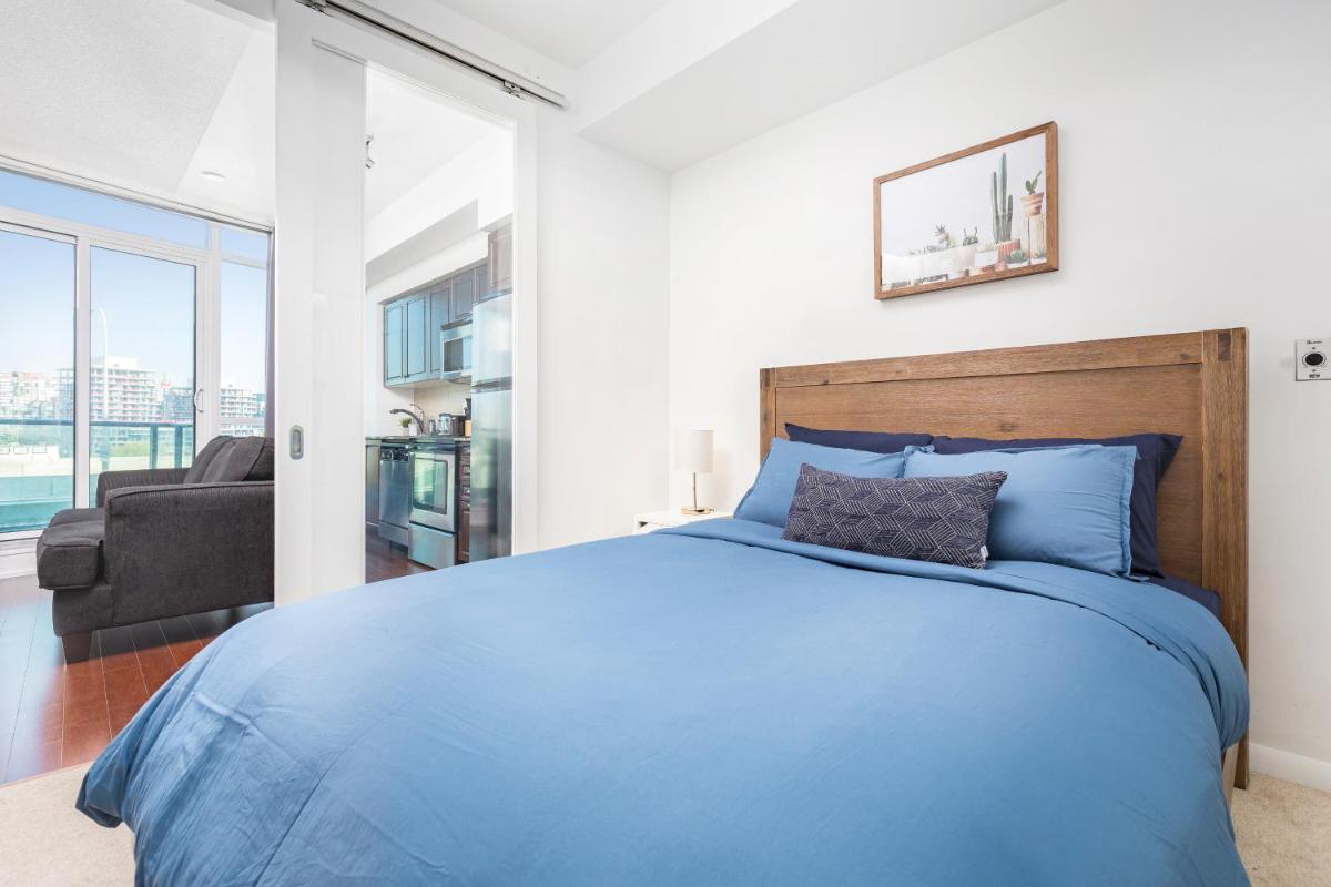 Cozy 1BR Condo by Lakeshore! - Housity