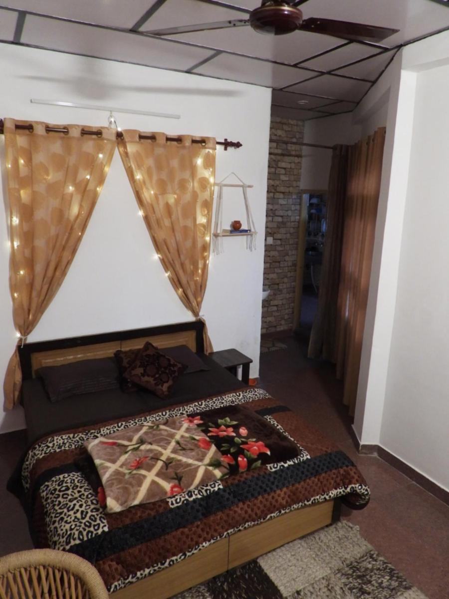 Arezu Stays - Housity