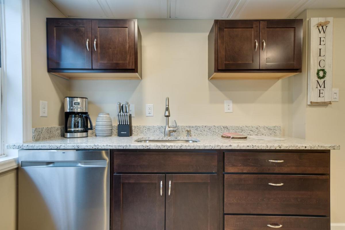 Modern Raleigh Retreat with Backyard and Fire Pit! - Housity