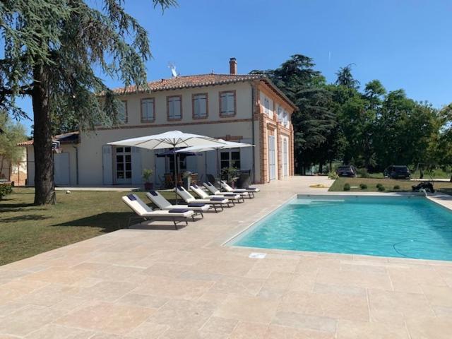 Chambre d'hotes et Table d'hotes Domaine de la terrasse SAS et Gite ANDA Montauban - Housity