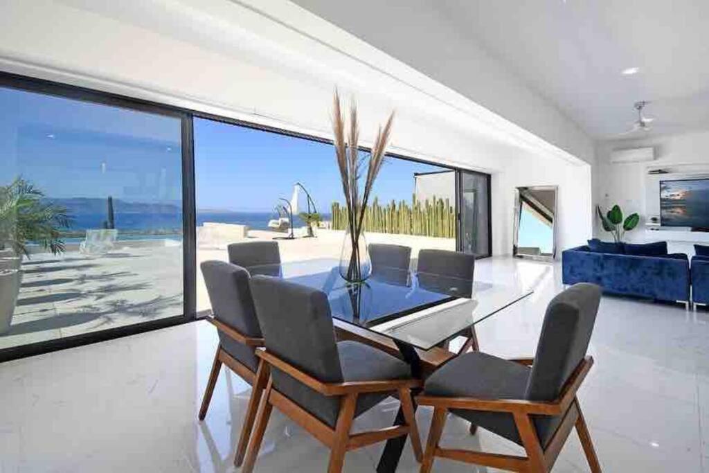 Unique Villa Infinity Pool & Espiritu Santo Island View - Housity