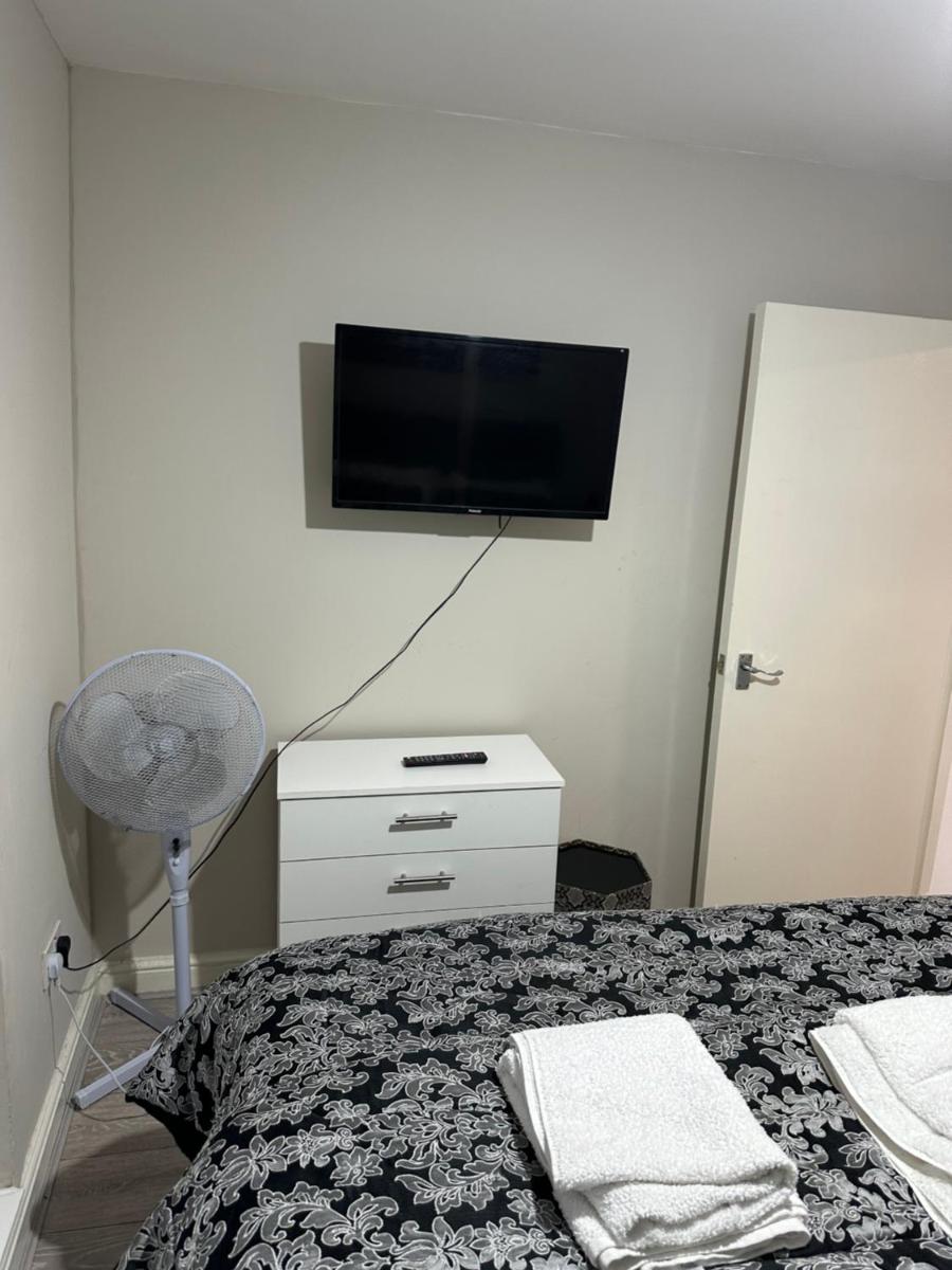Beautiful Hoe Street First Floor one bedroom apartment B Walthamstow - Housity