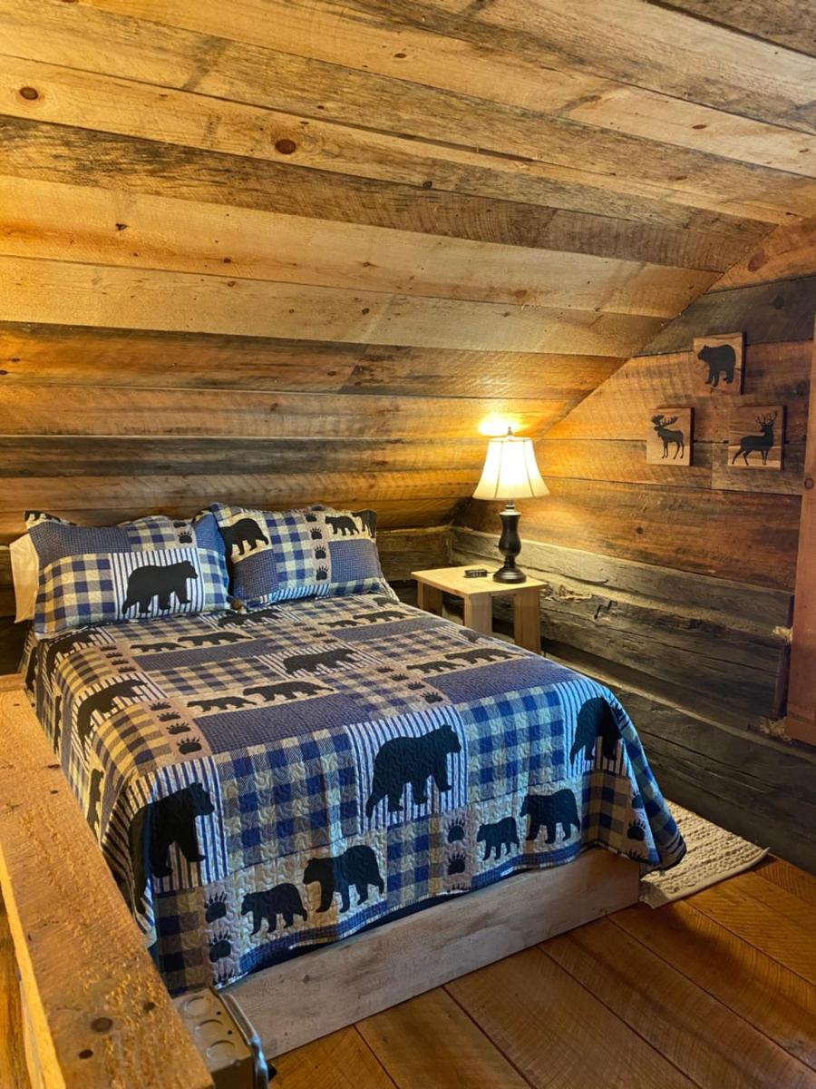 1850’s Settlers Cabin at Wethero Ridge & Theater - Housity