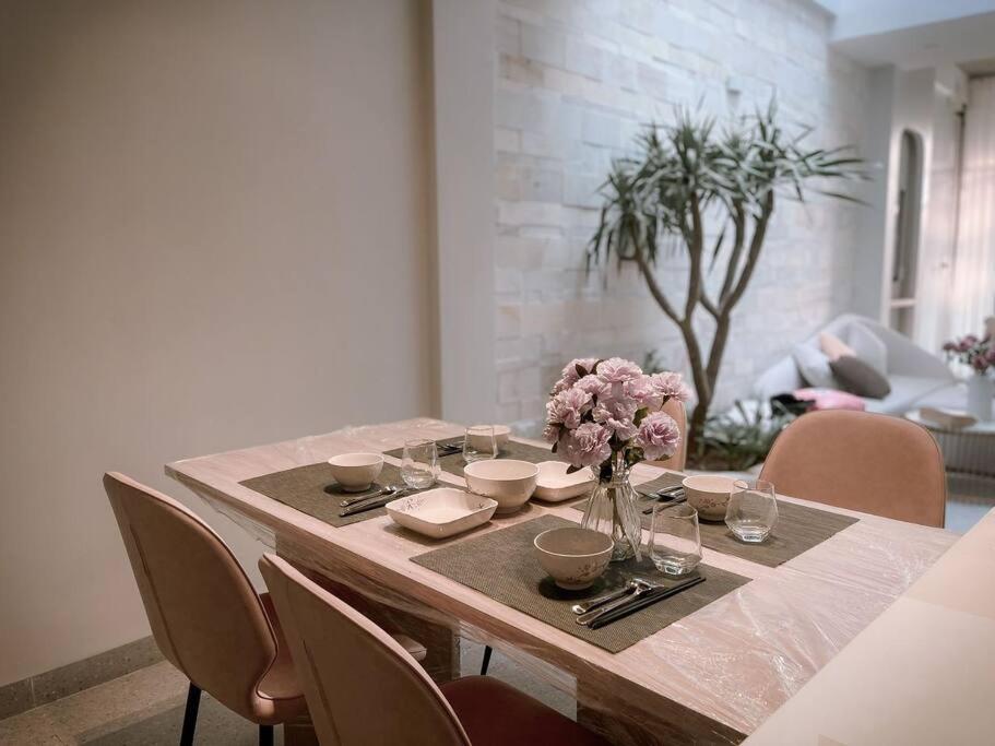 Ruby's Home - entire house - Housity