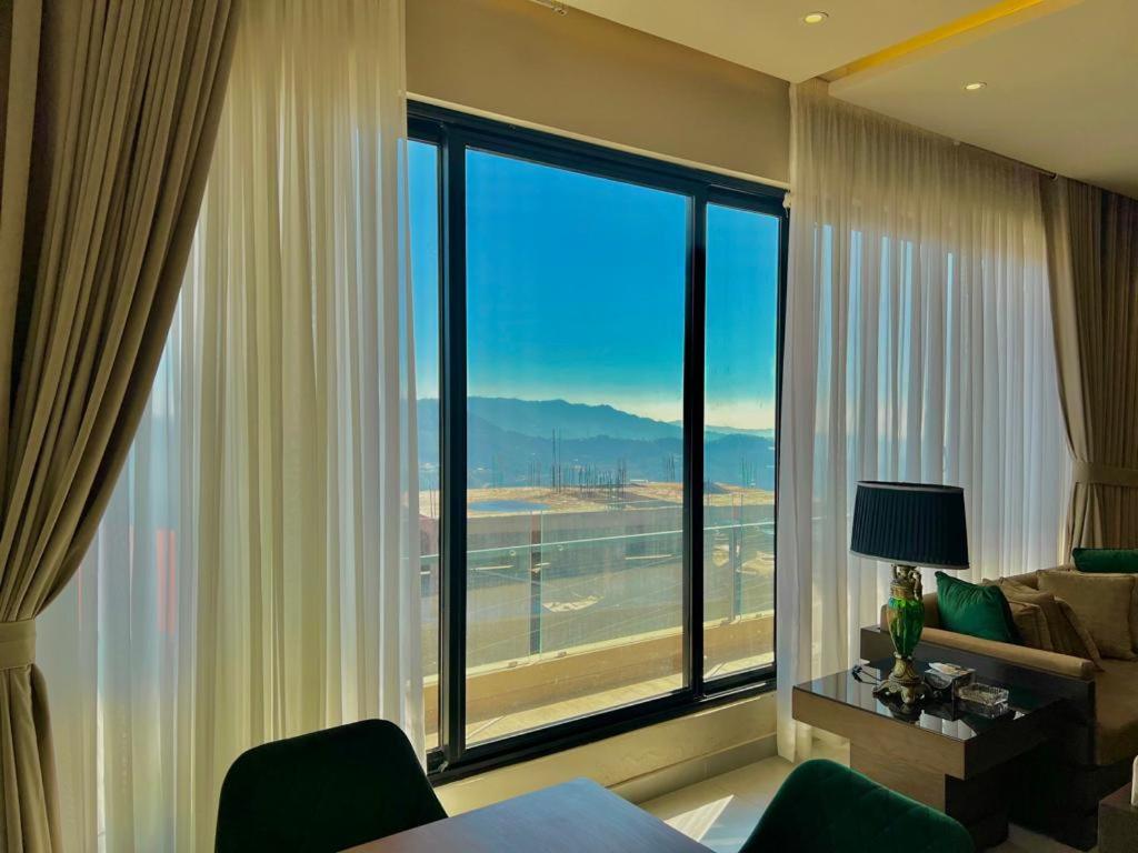 Suitetrails - 2 Bed Royal