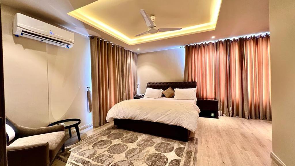 Suitetrails - 2 Bed Royal