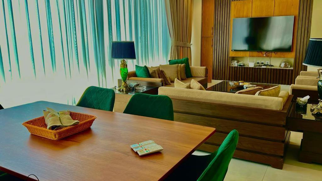Suitetrails - 2 Bed Royal