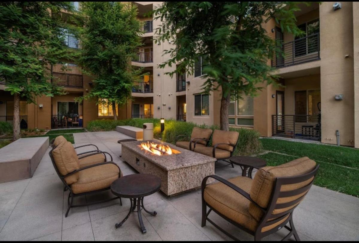 2BR 2Bath Modern Designer  in Woodland Hills! - Housity