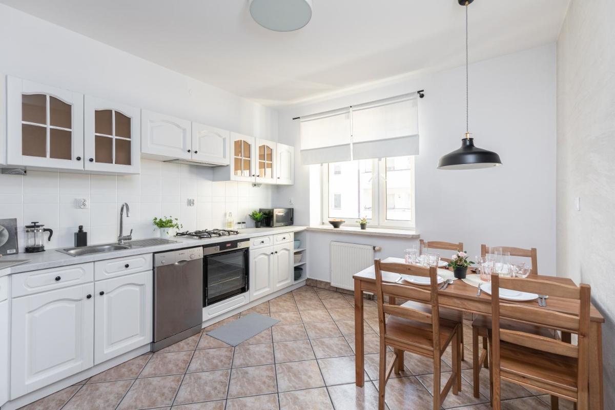 SuperApart Polnej Róży 1 - Housity