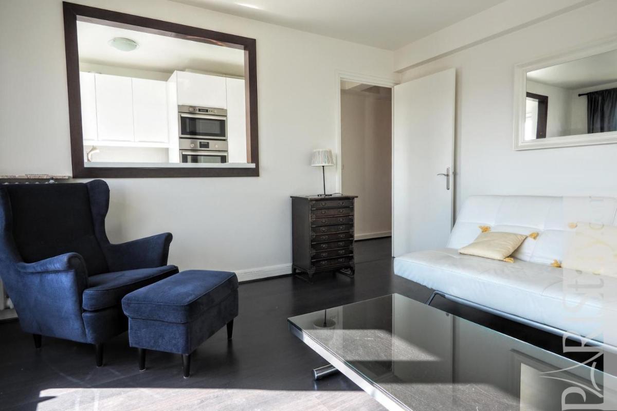 Traditional priest and psychic Elijah - Housity