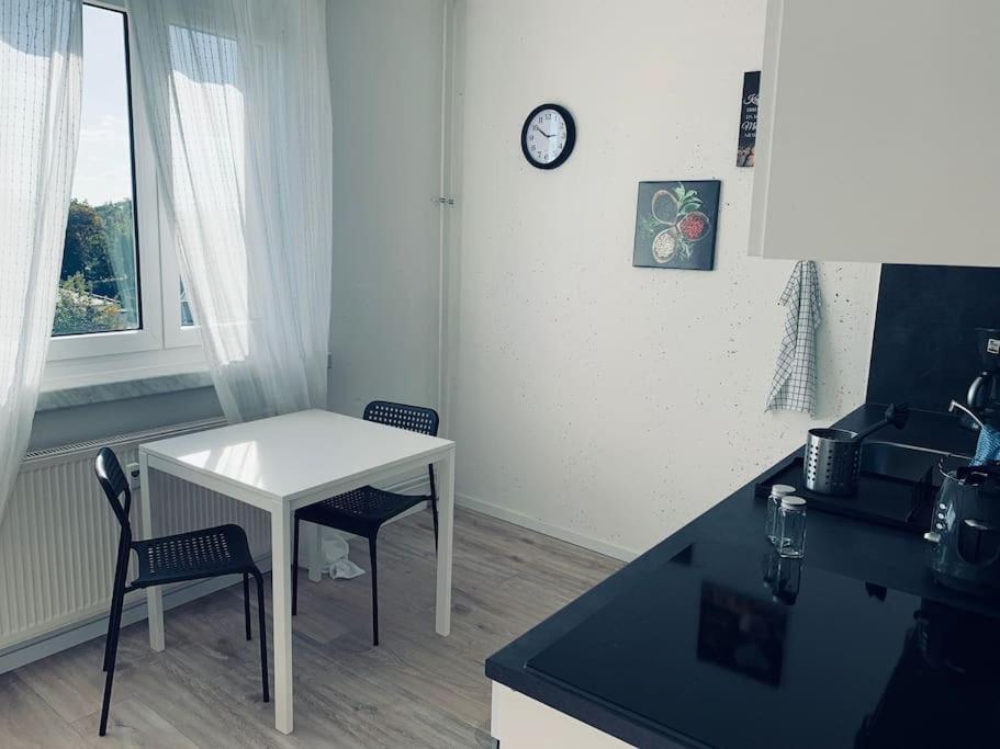 cozy Apartment in Cottbus Work 2 - Housity