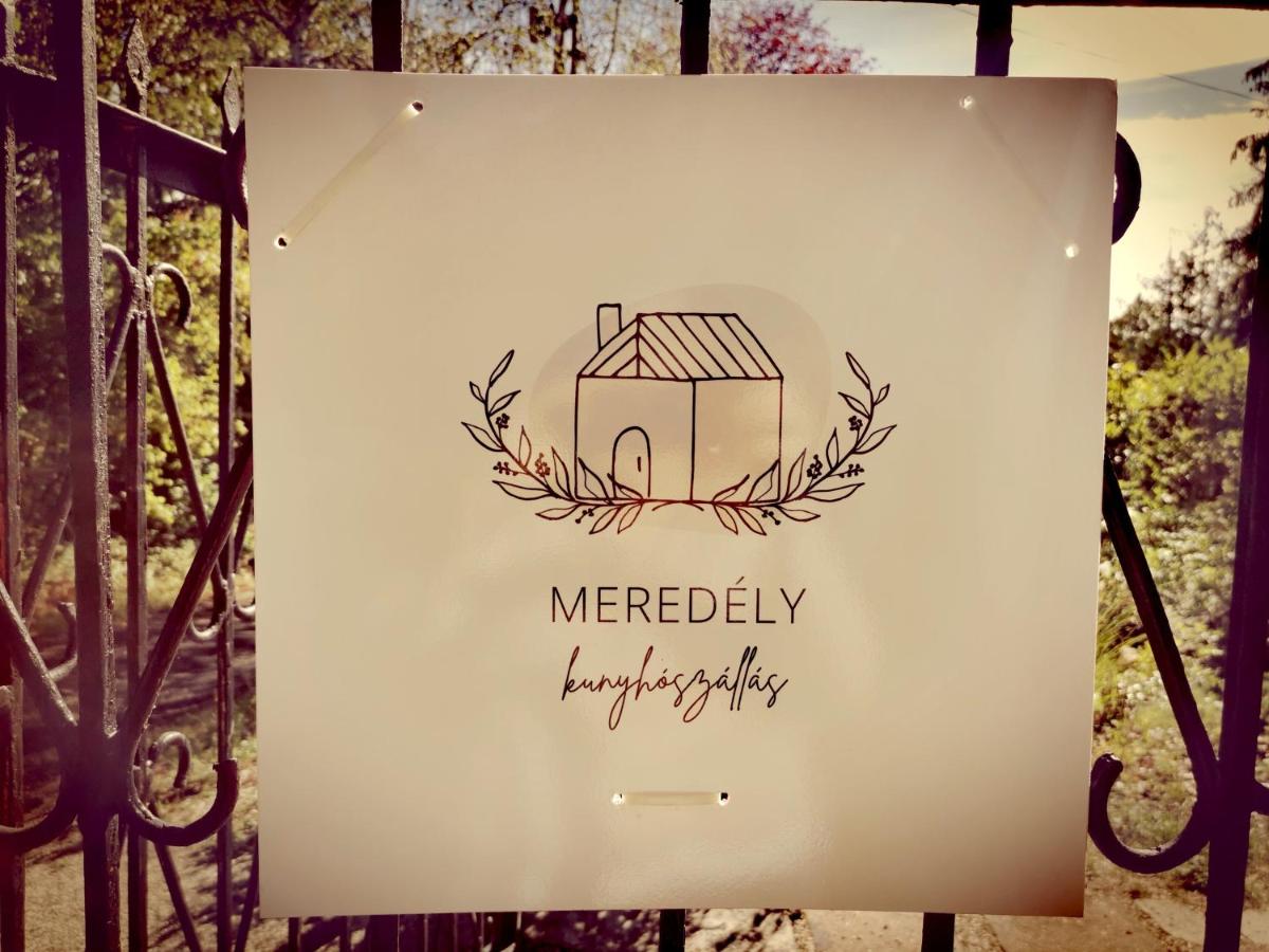 Meredély Kunyhószállás - Housity