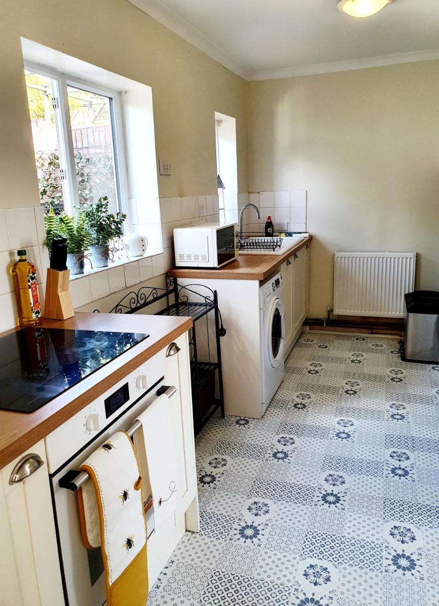 The Bee House Brighton. A holiday home by the sea. - Housity