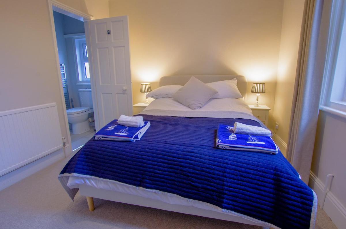 Spinnaker House - Luxury Scarborough Property in South Bay - Housity