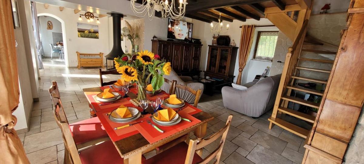 Gite 5 étoiles 6 pers 113m2 vue de rêve PISCINE RIEN QUE POUR VOUS ! - Housity