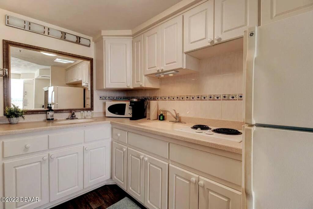 Sleeps 4: Family-Friendly Beach Condo and Resort - Housity