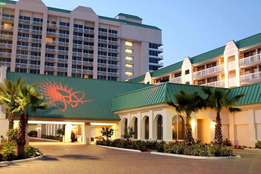 Sleeps 4: Family-Friendly Beach Condo and Resort - Housity