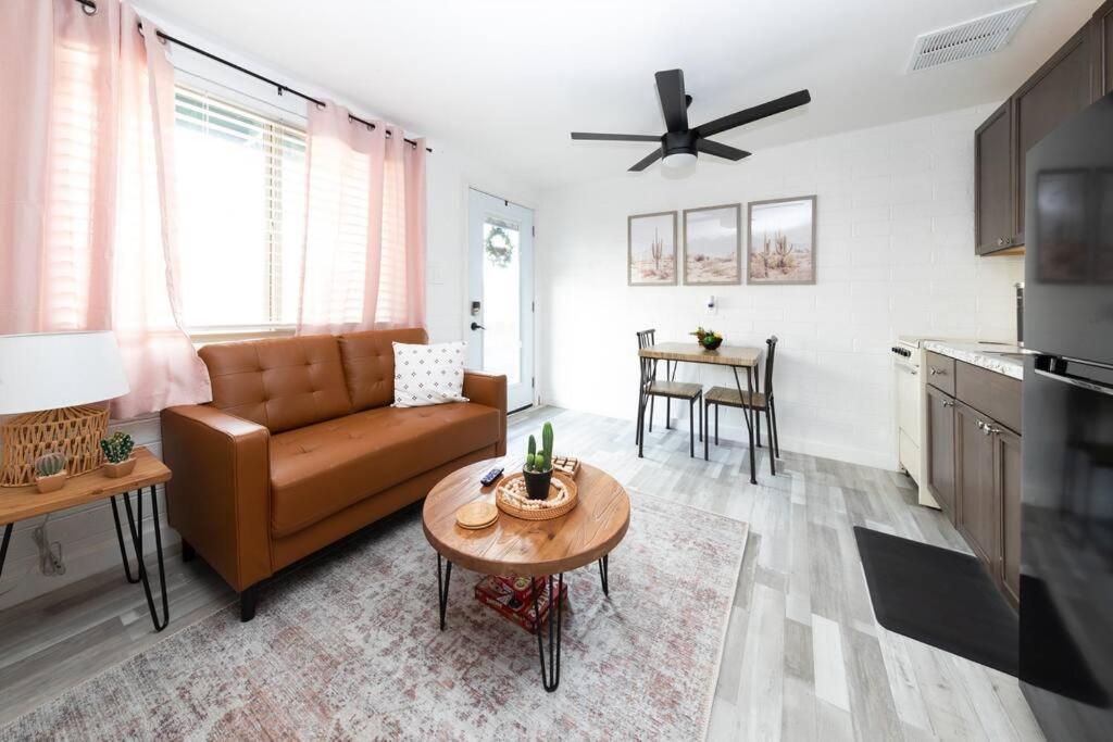 Cozy Studio w/bath, kitchen in the heart of Tempe - Housity
