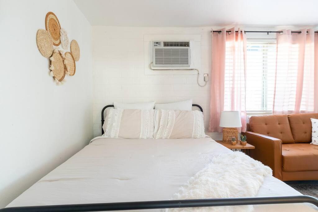 Cozy Studio w/bath, kitchen in the heart of Tempe - Housity