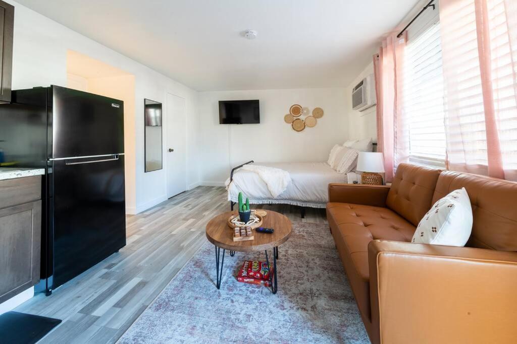 Cozy Studio w/bath, kitchen in the heart of Tempe - Housity