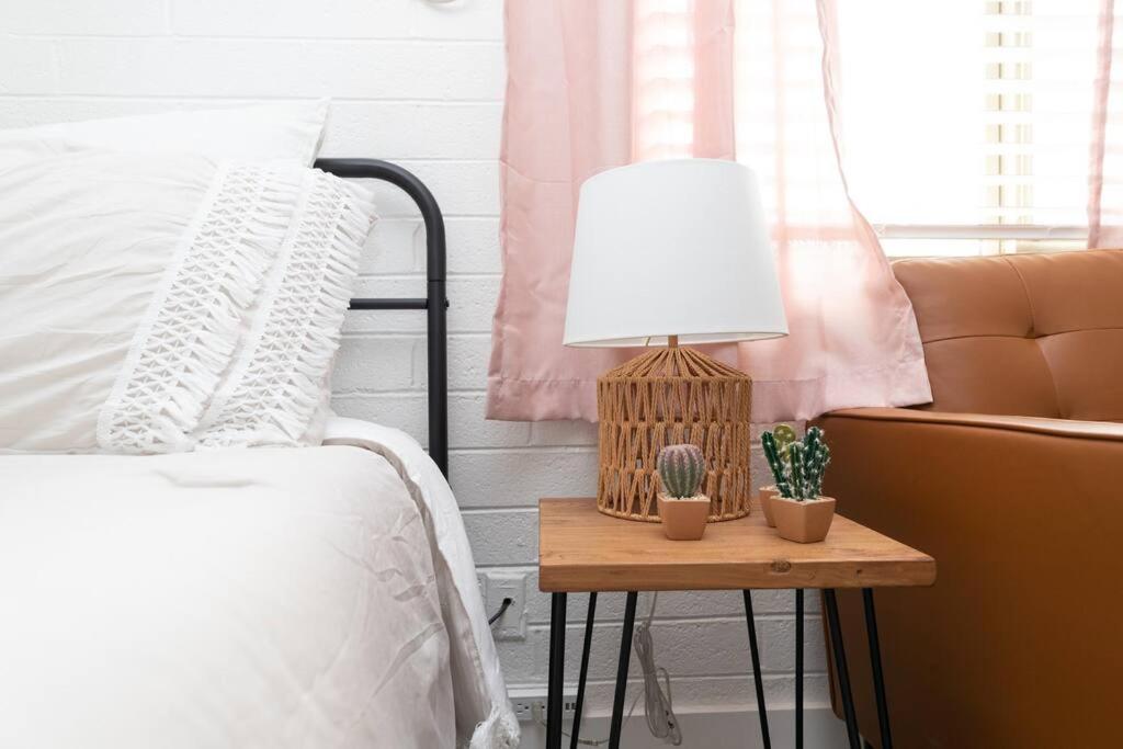 Cozy Studio w/bath, kitchen in the heart of Tempe - Housity
