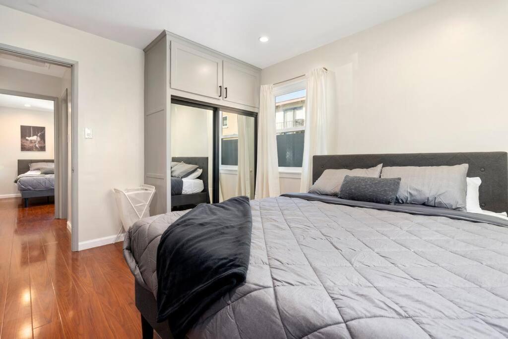 *NEW!* Upscale 3BR - 3 Miles To The Beach! - Housity