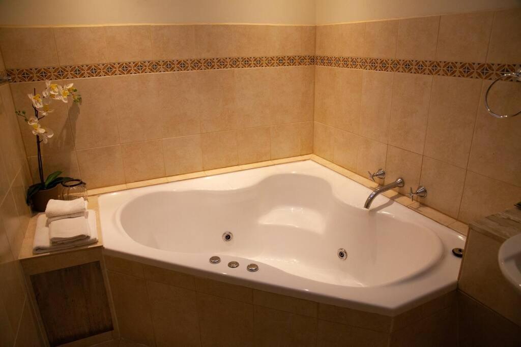 Rose Cottage Yarra Glen - Housity