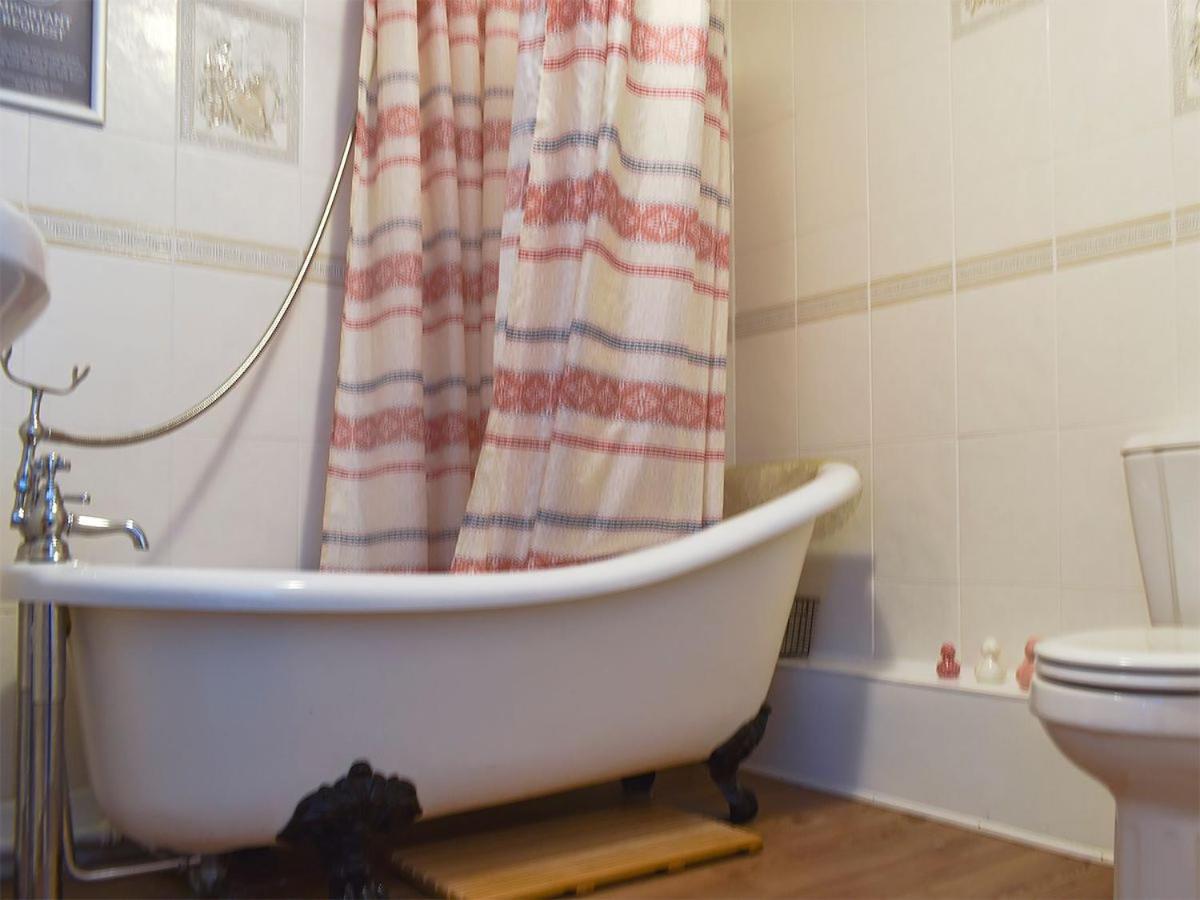 Platform 13 Railway Cottage - Housity