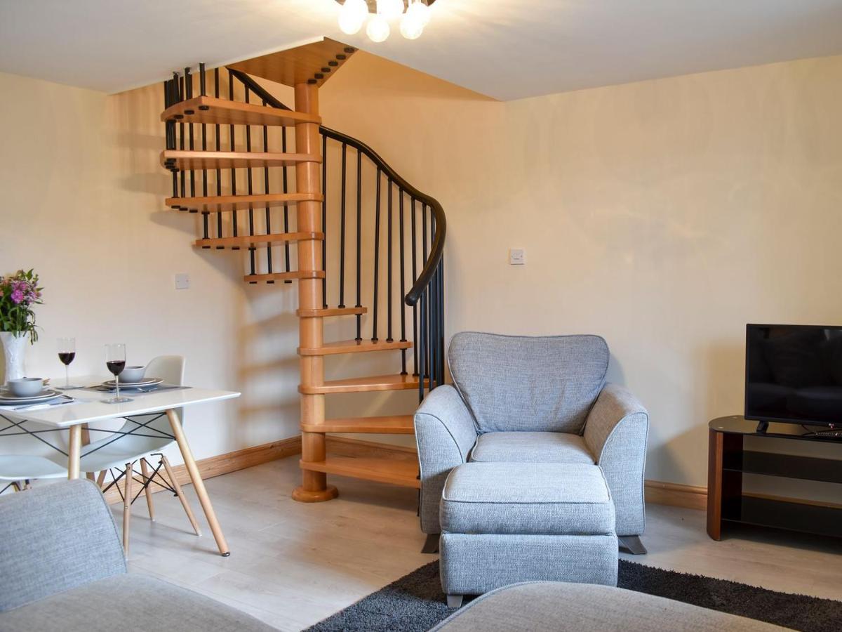 Sheep One - UK33361 - Housity