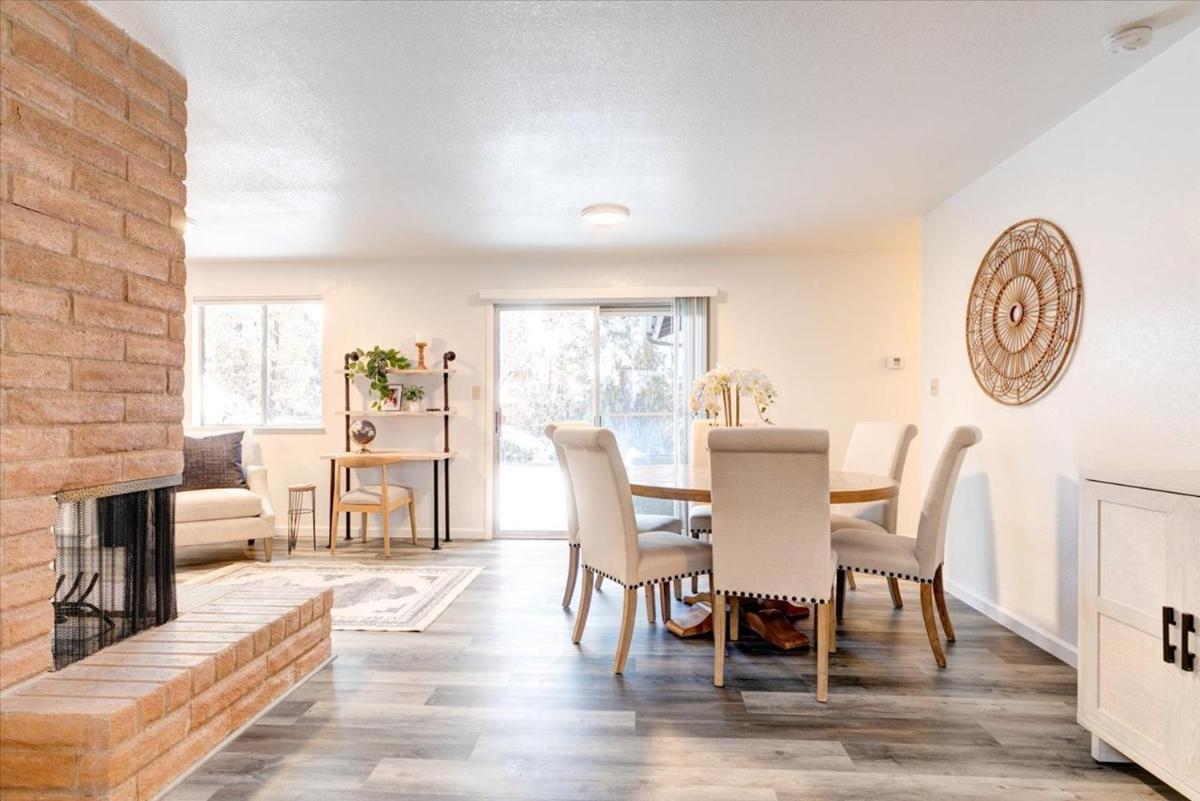 Modern Reno Home - Quiet Neighborhood, close to downtown, UNR, Highway 80 - Housity